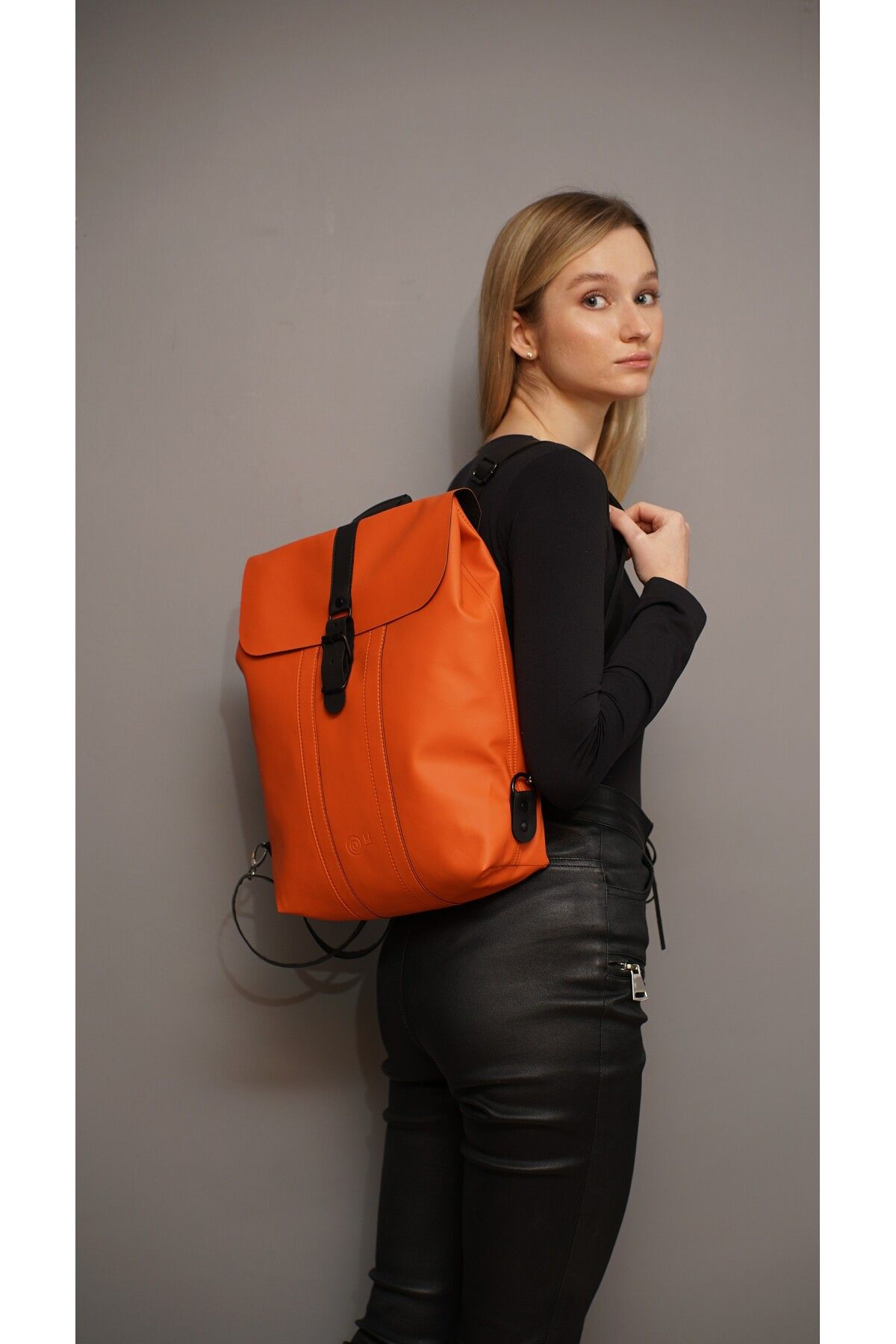 Orange Rucksack Hyäne