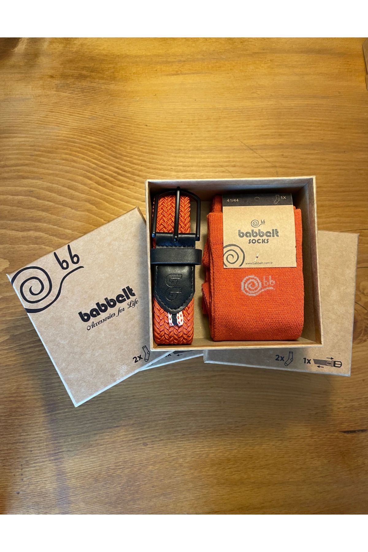 Bunter Geschenkbox-Gürtel und Socken