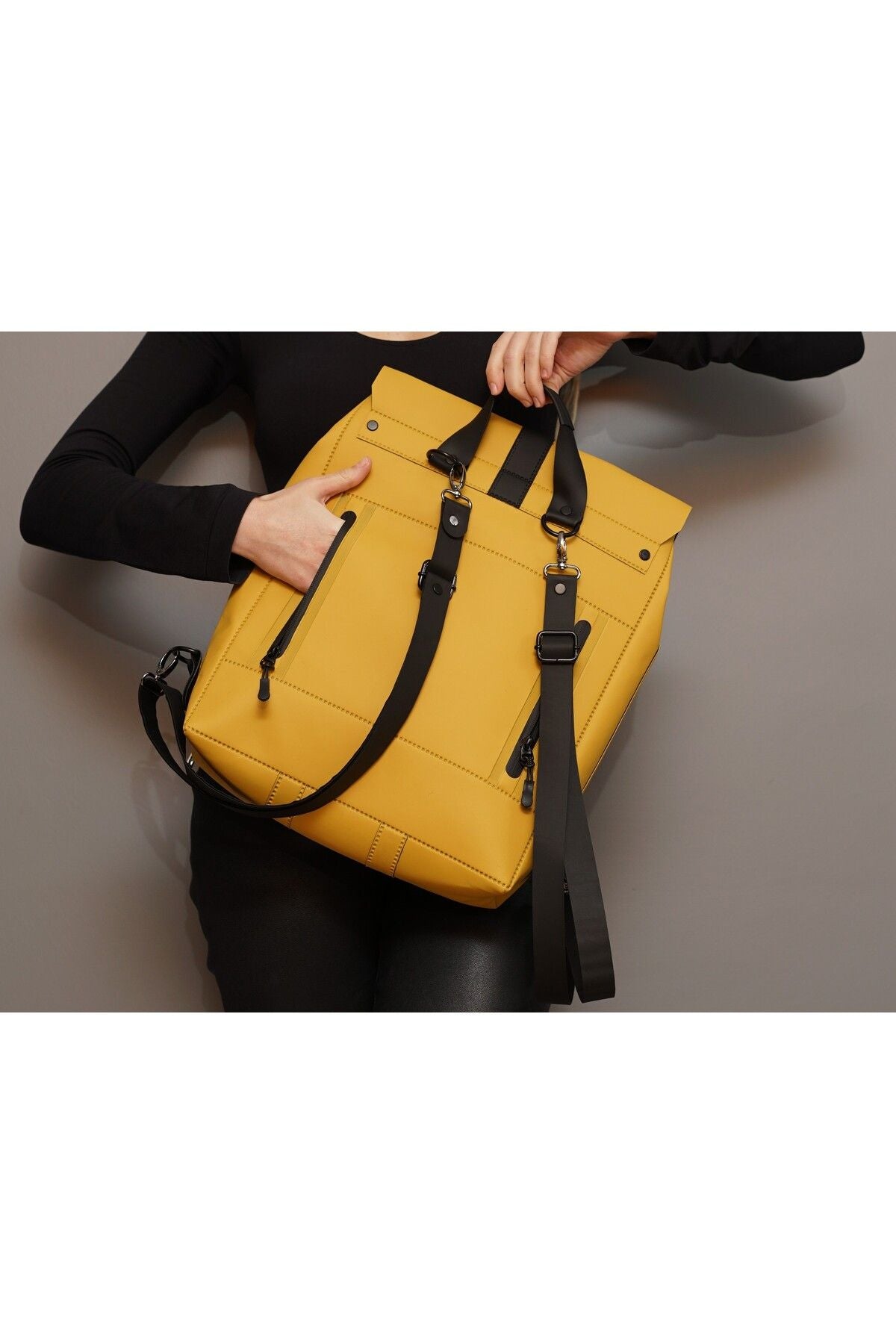 Gelber Rucksack Hyäne