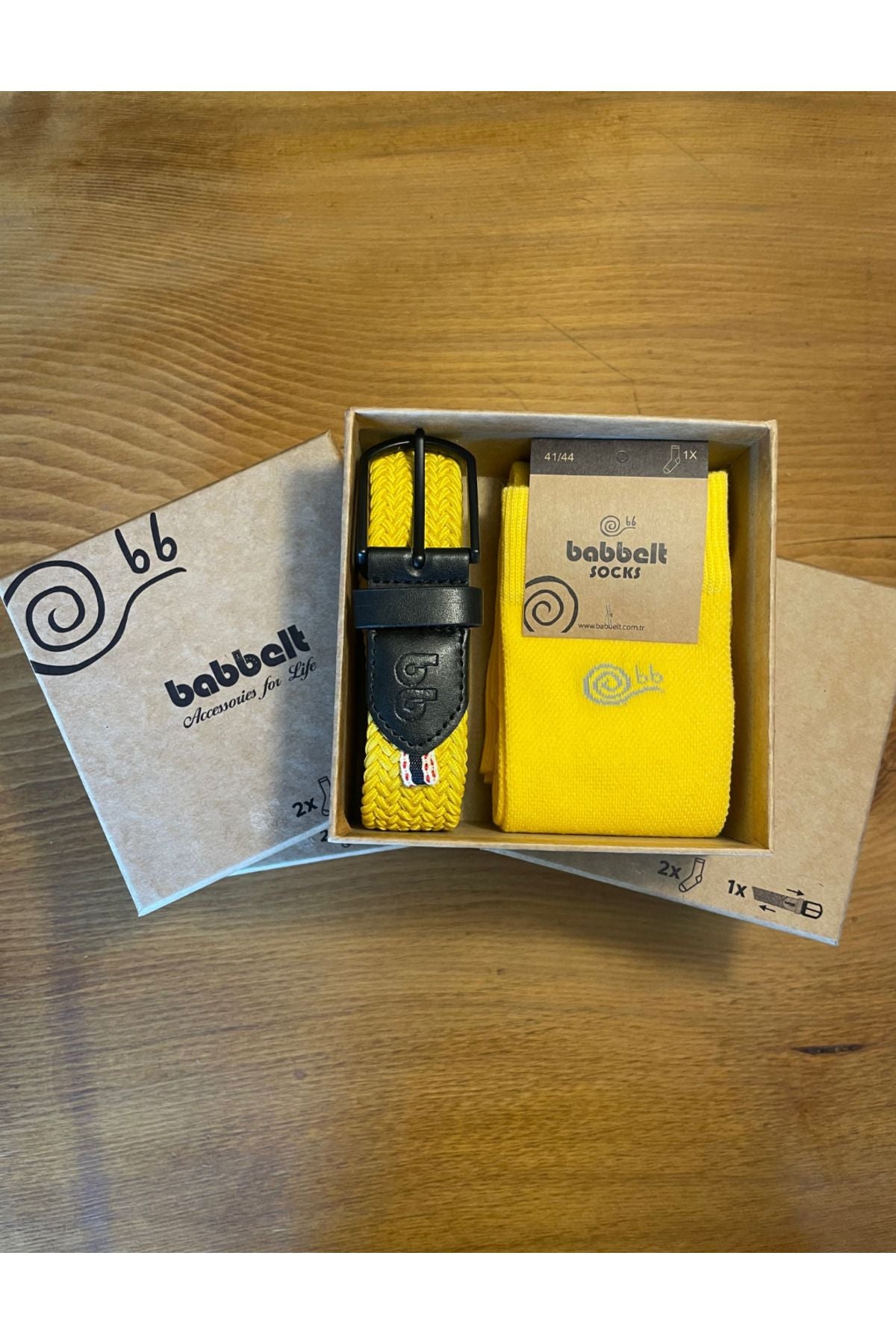 Bunter Geschenkbox-Gürtel und Socken