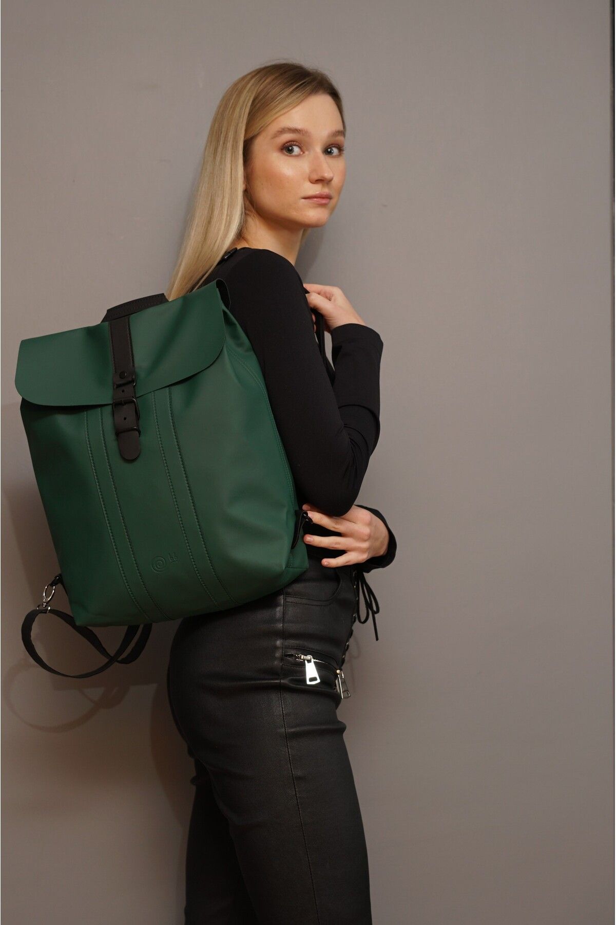 Dunkelgrüner Rucksack Hyäne
