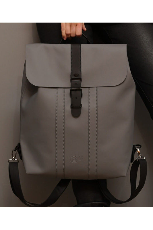 Grauer Rucksack Hyäne
