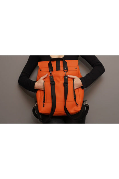 Orange Rucksack Hyäne