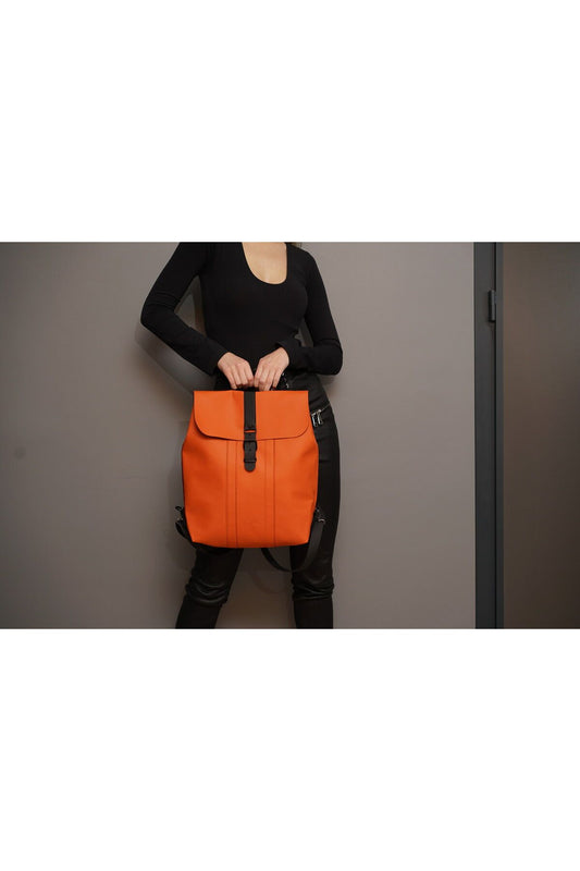 Orange Rucksack Hyäne
